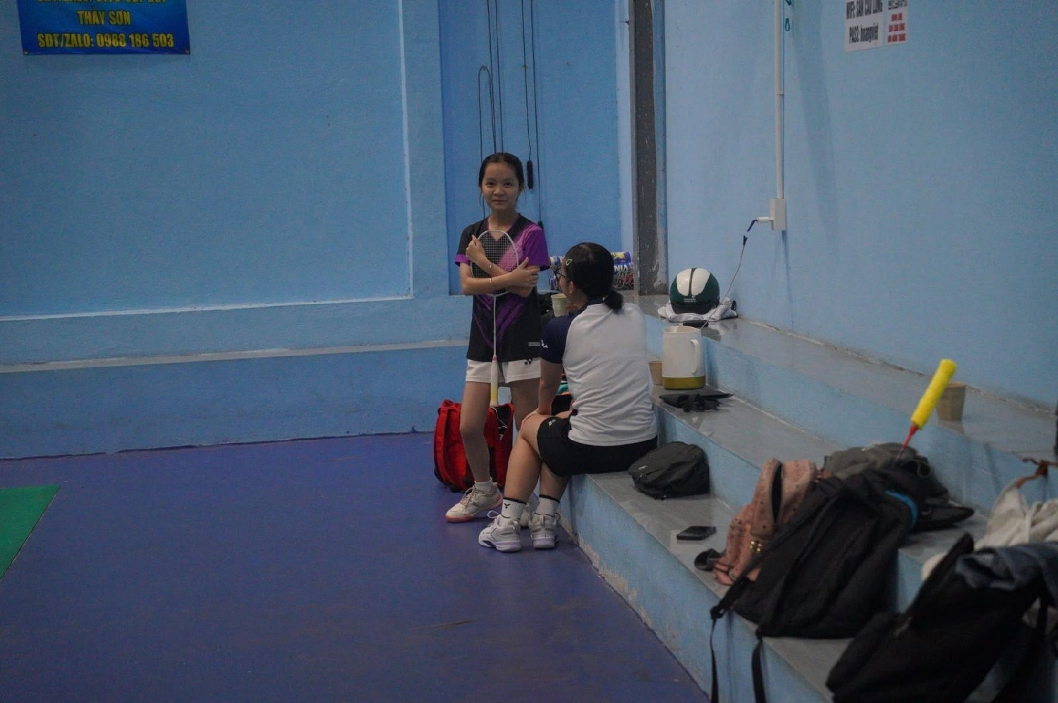 Sân cầu lông Hoàng Việt cung cấp đầy đủ các dịch vụ và tiện ích