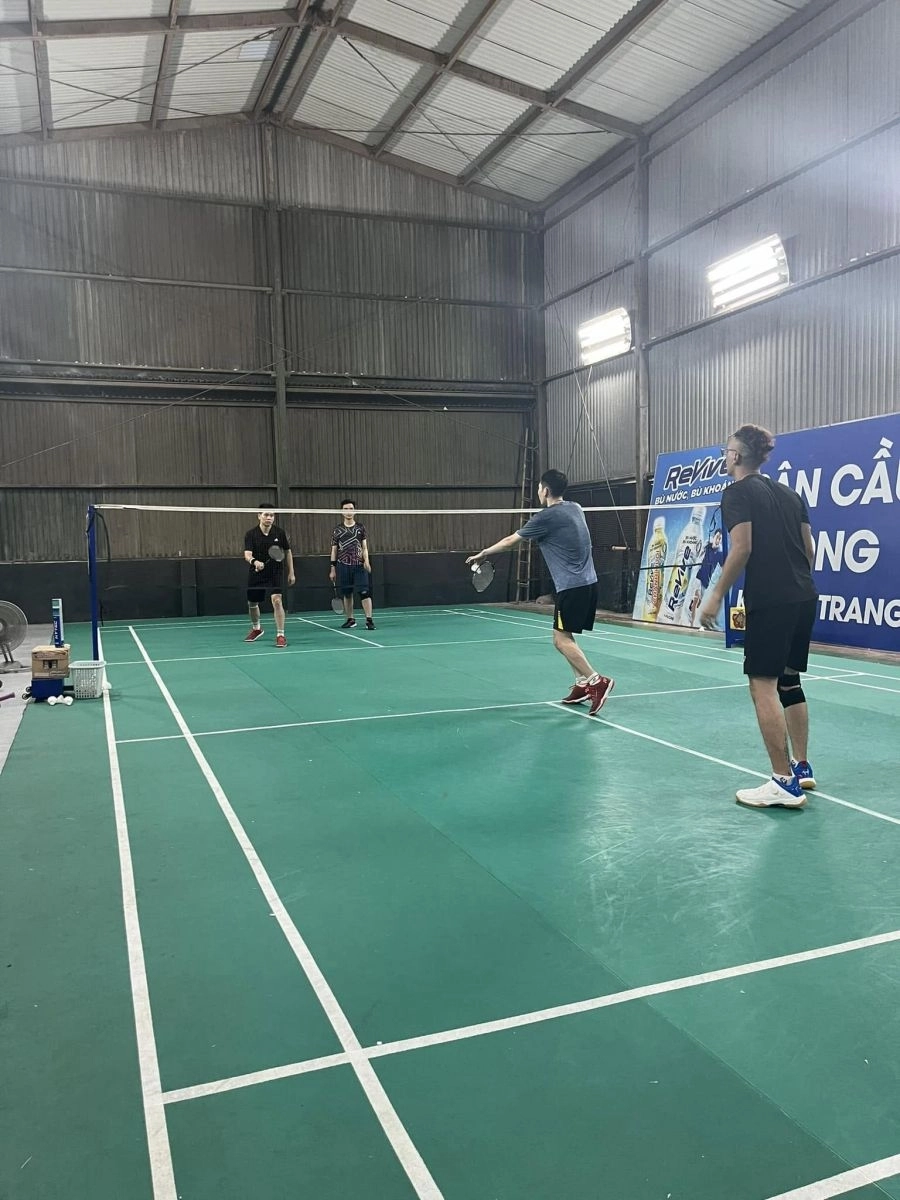Mức giá thuê sân cầu lông khánh trang