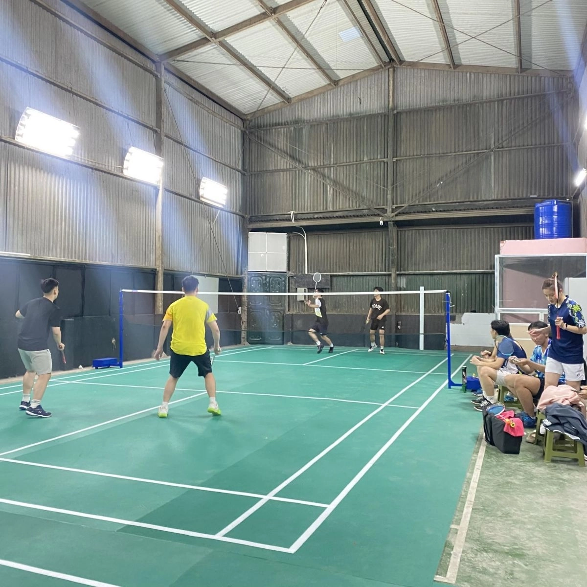 Những tiện ích sân cầu lông khánh trang