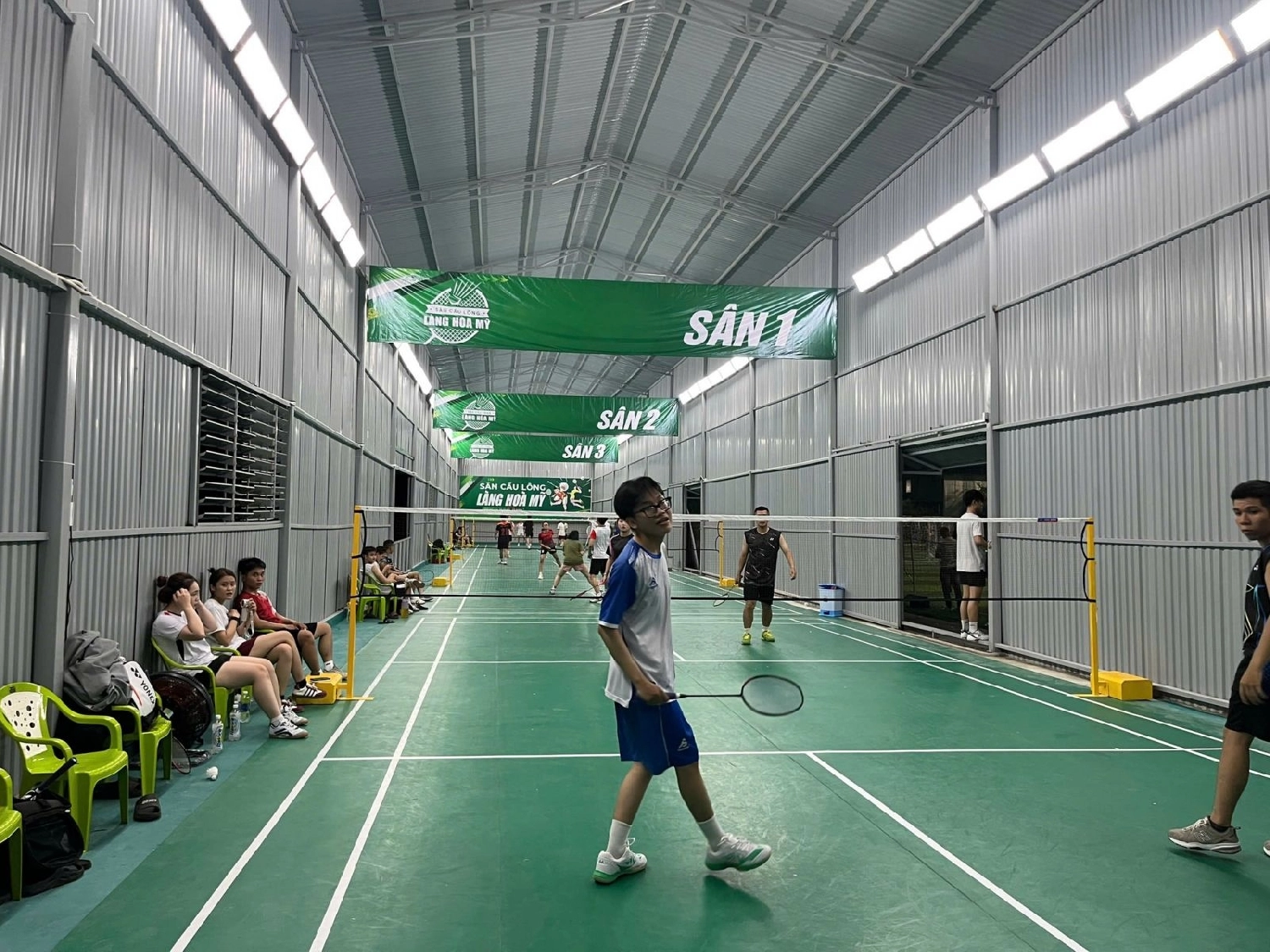 Sân cầu lông làng hòa mỹ