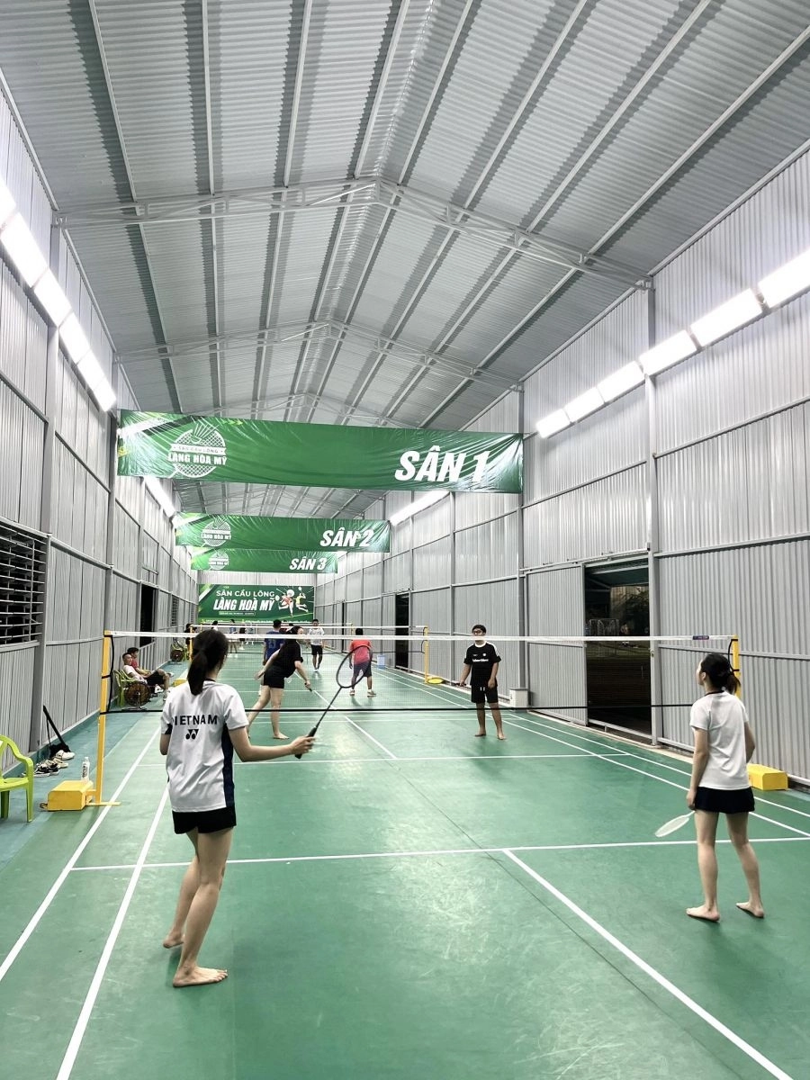 Sân cầu lông làng hòa mỹ
