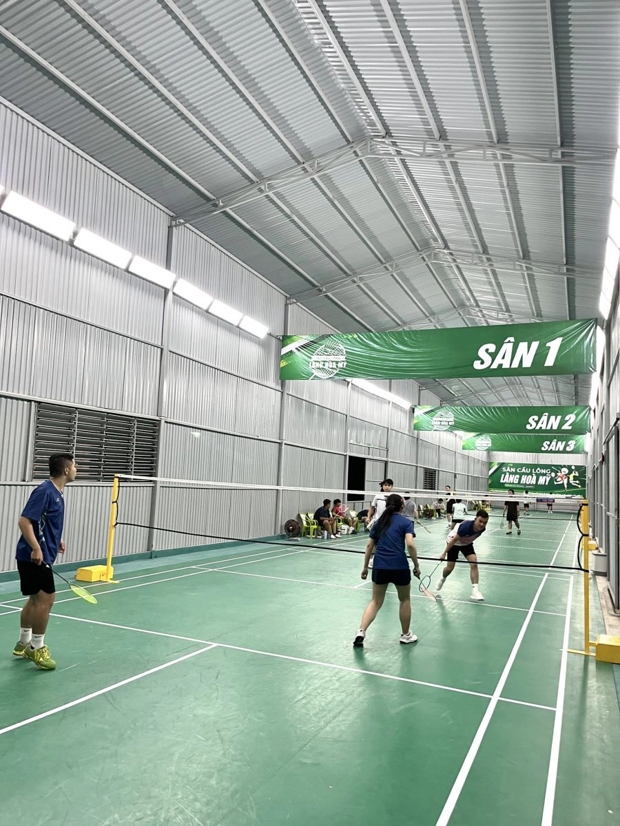 Những tiện ích và dịch vụ tại sân cầu lông làng hòa mỹ