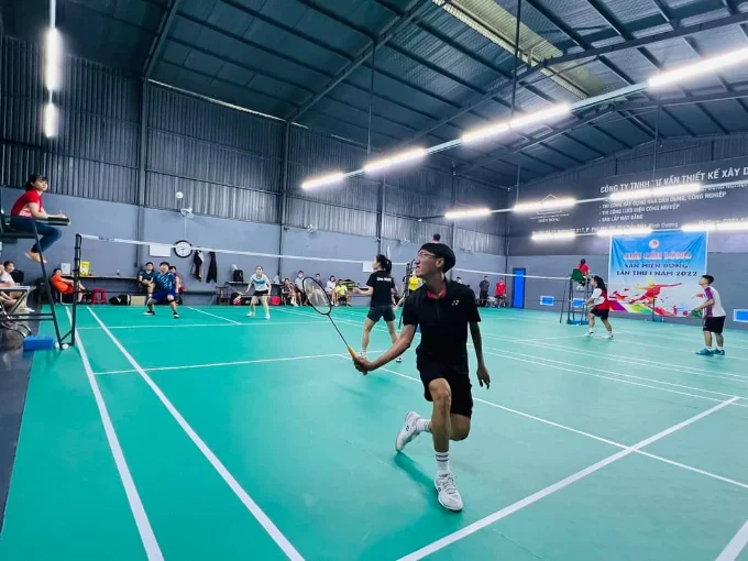 Không gian sân cầu lông miền đông