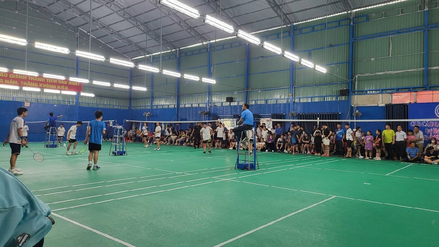 Chi phí thuê sân cầu lông Nam Anh