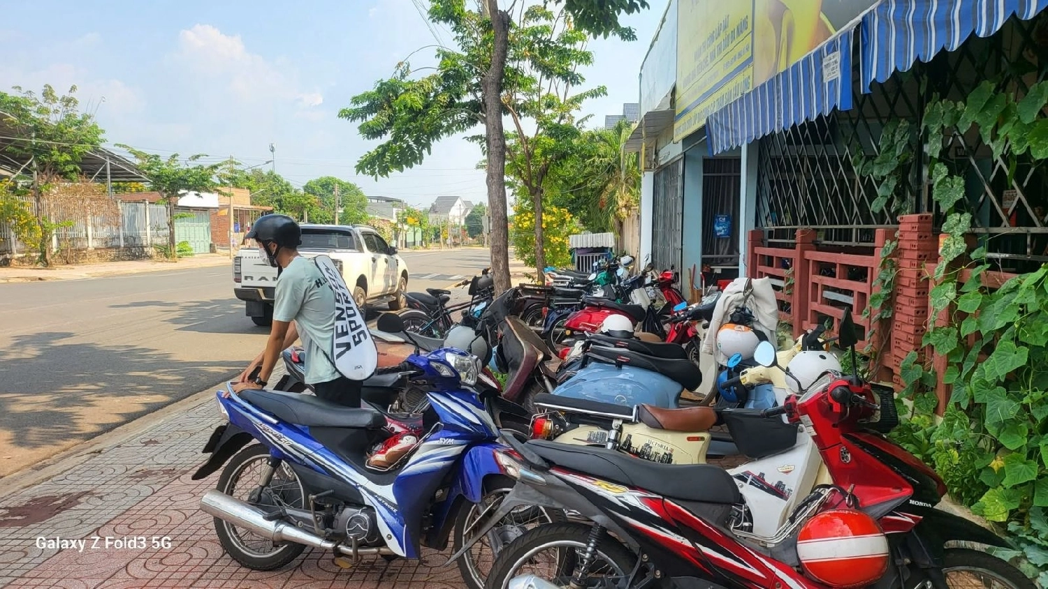 Bãi đậu xe sân cầu lông Nam Anh