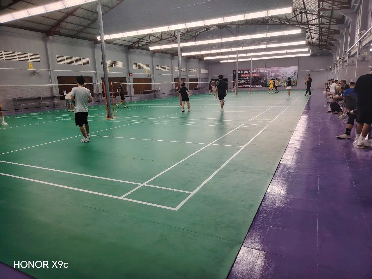 Không gian sân nguyễn trọng quyền badminton