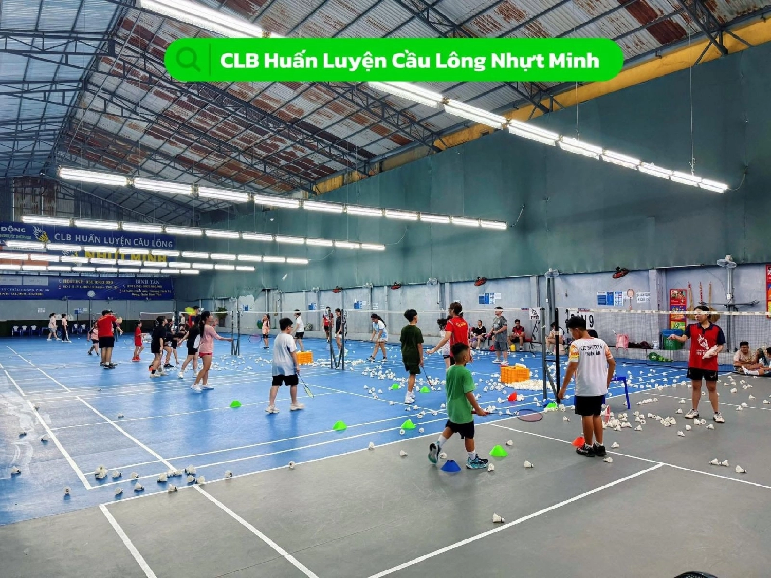 Lớp học cầu lông tại sân cầu lông nhựt minh