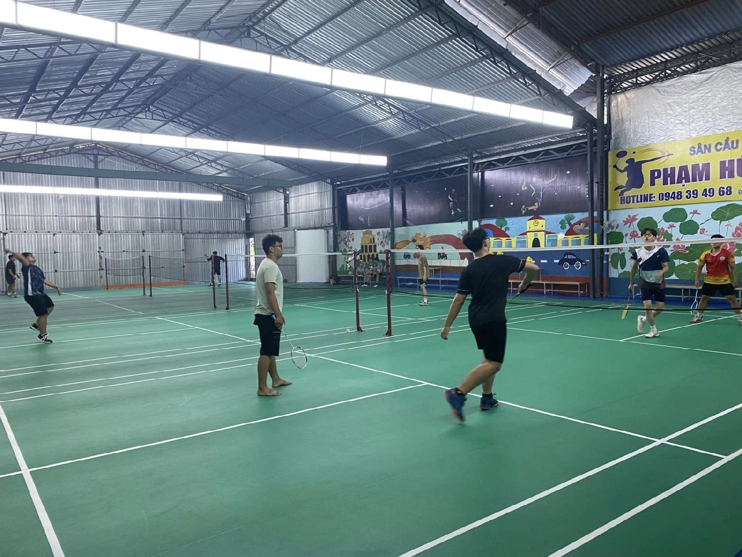 Sân cầu lông phạm hữu lầu