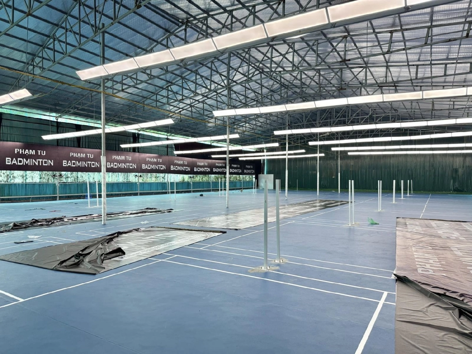 Sân cầu lông phạm tu badminton
