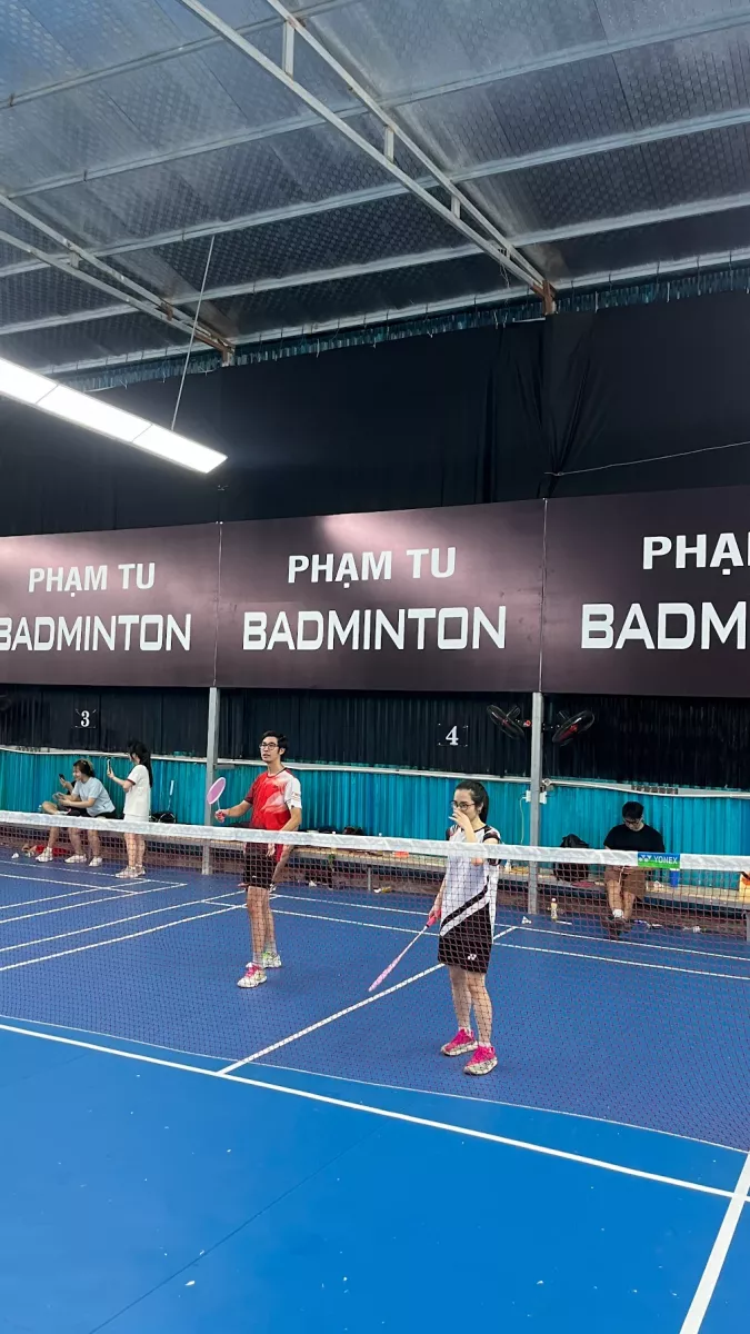 Sân cầu lông phạm tu badminton