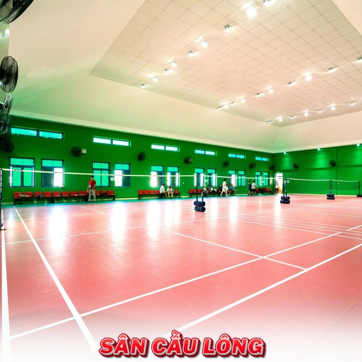 Sân cầu lông phong sơn cao đẳng kinh tế