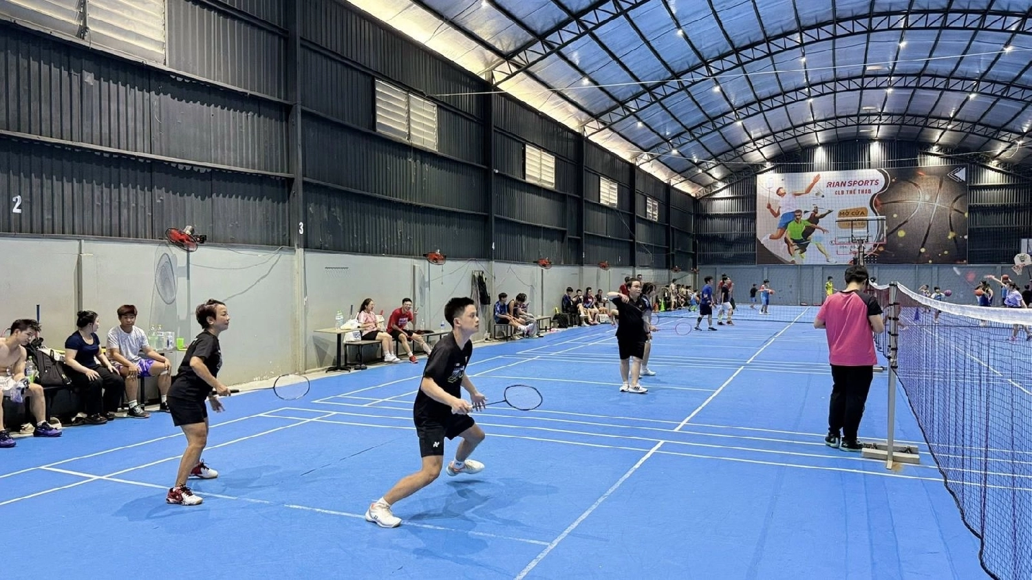Sân cầu lông Rian Sports