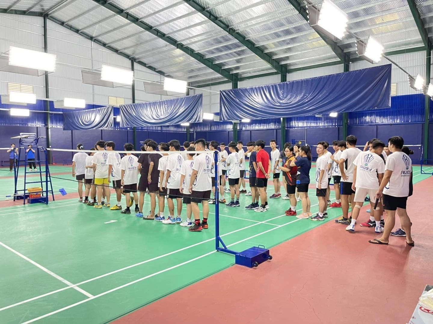 Sân cầu lông Ruby Cao Lãnh có giá thuê hợp lý