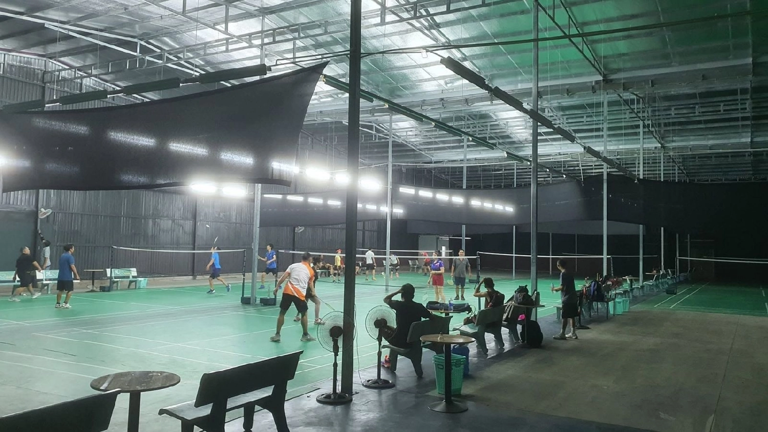 Không gian sân cầu lông sd tại quận tân phú