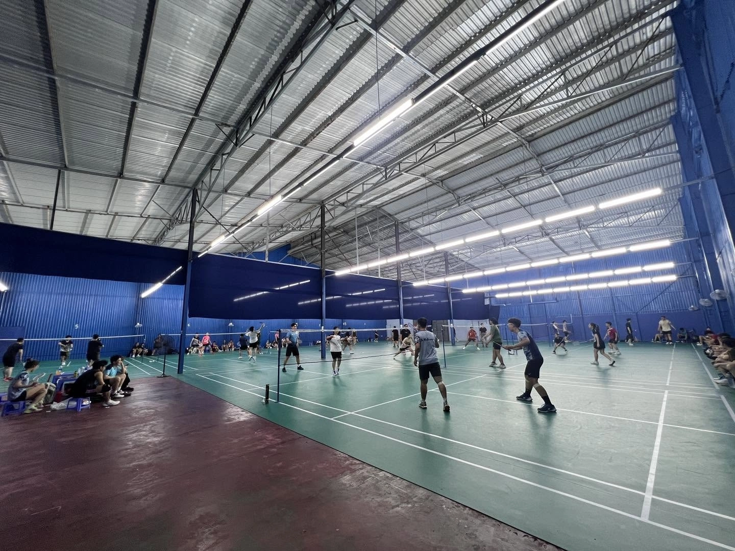 Sân cầu lông t&t Hòa Bình