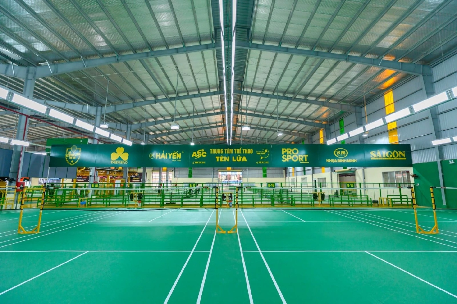 Sân cầu lông tên lửa