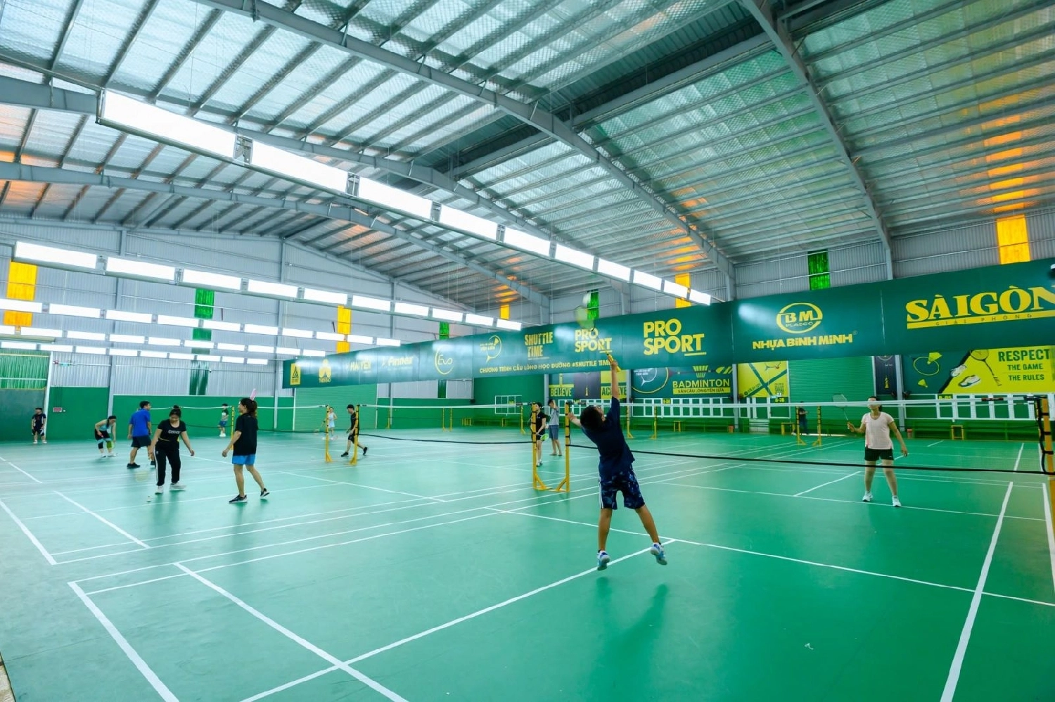 Không gian sân cầu lông tên lửa