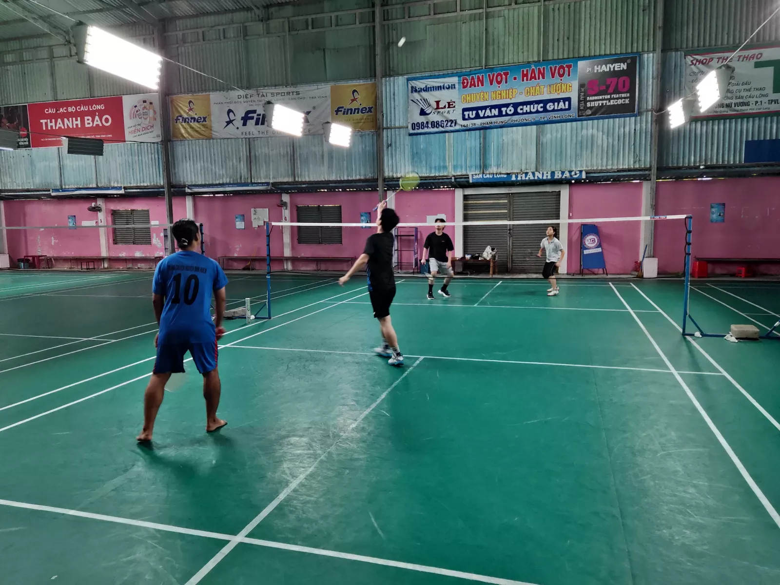 Sân cầu lông Thanh Bảo cung cấp đầy đủ tiện ích và dịch vụ