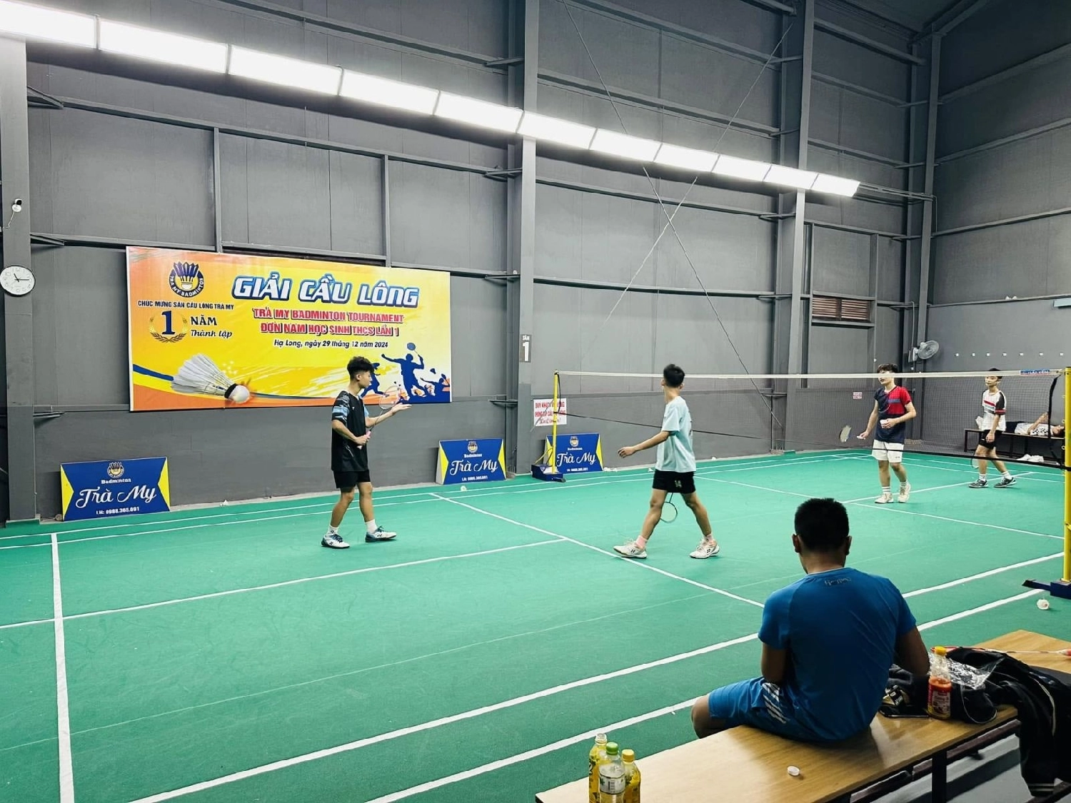 Sân cầu lông trà my cung cấp tiện ích và dịch vụ đầy đủ