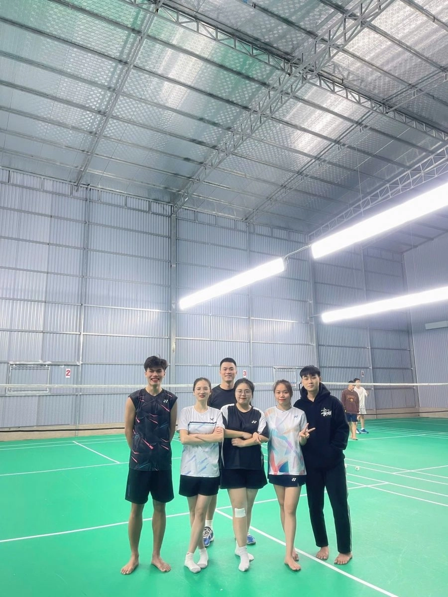 Người chơi tại sân cầu lông trung đô