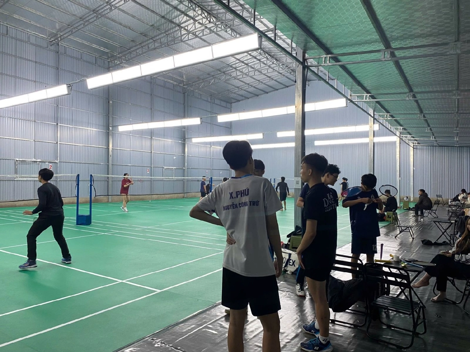 Chi phí thuê sân cầu lông trung đô chỉ từ 60k