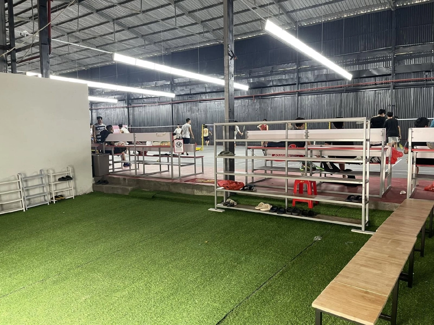 Dịch vụ tại sân cầu lông VNBC