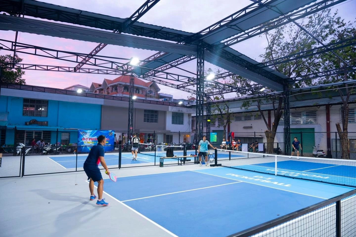 Không gian sân D-T pickleball