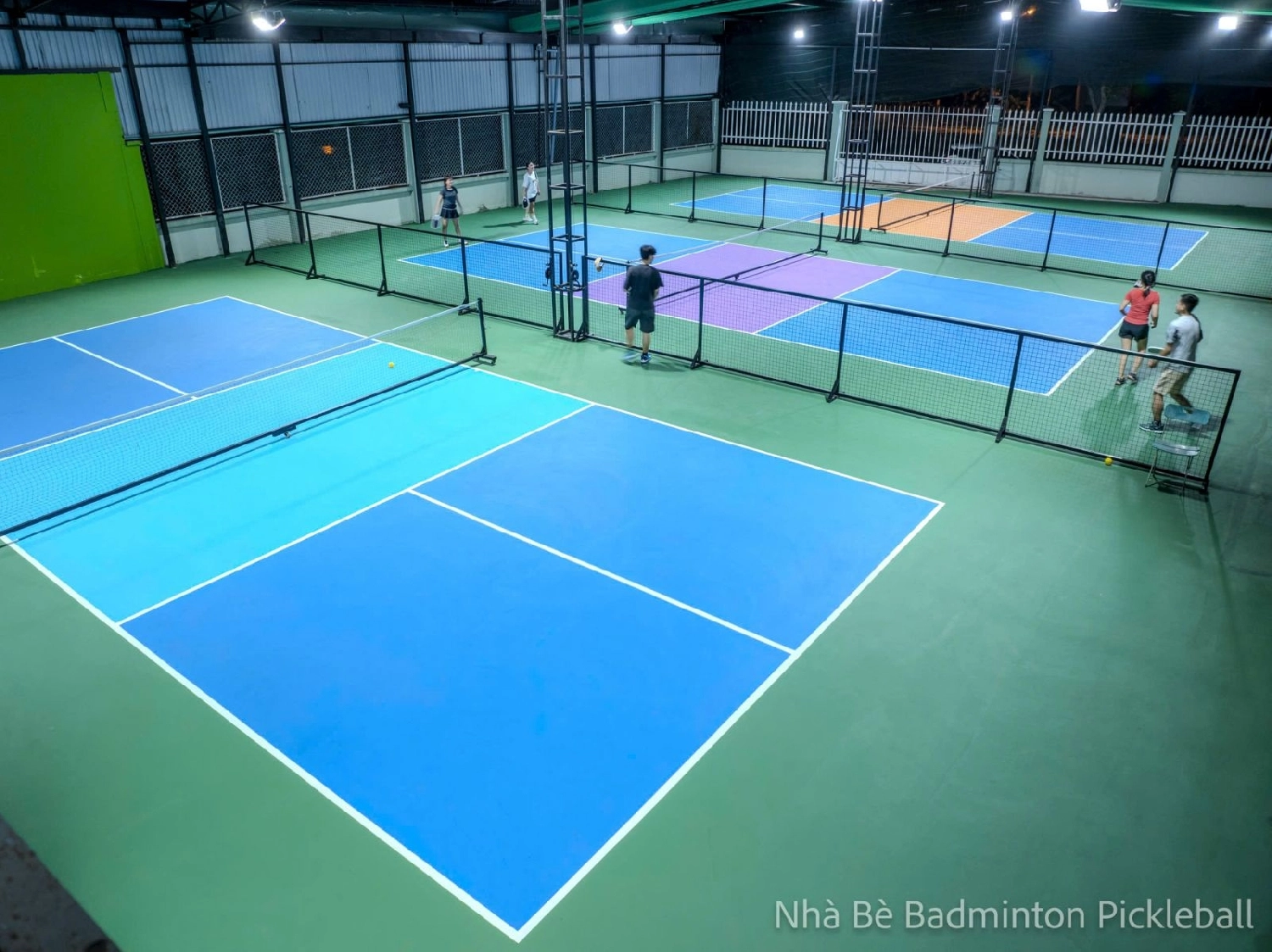 Hình ảnh bên trong sân Nhà Bè Badminton Pickleball