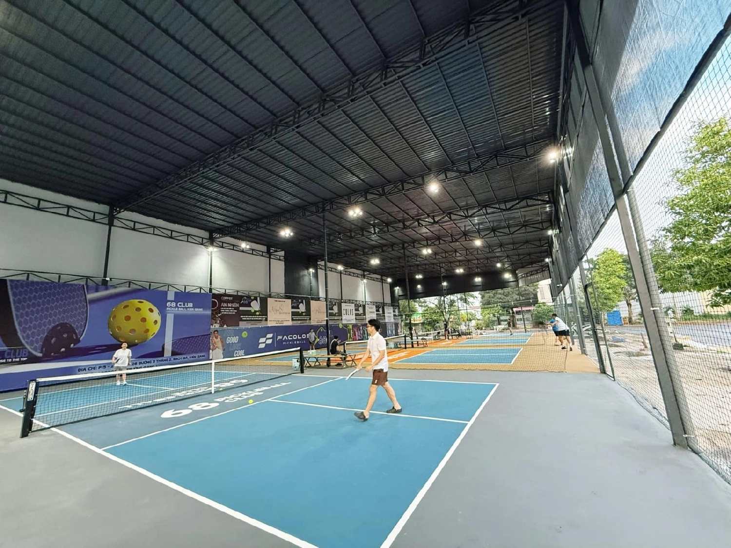 Các dịch vụ tiện ích của sân Pickleball 68