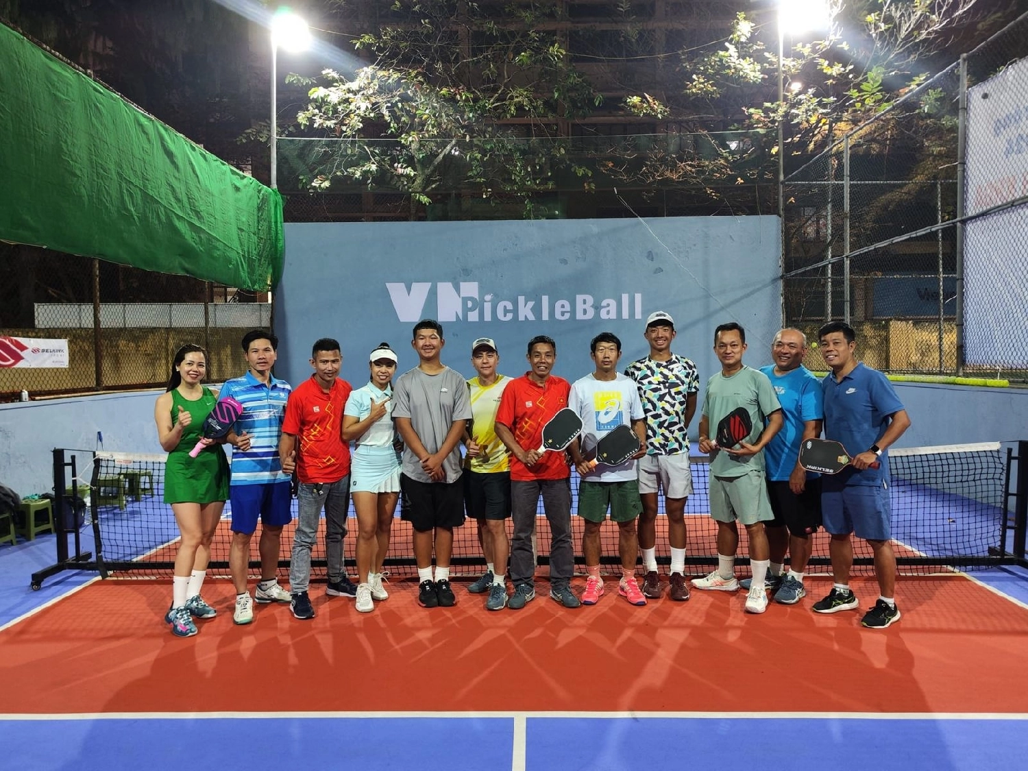Hệ thống đèn chiếu sáng sân pickleball Bách Khoa