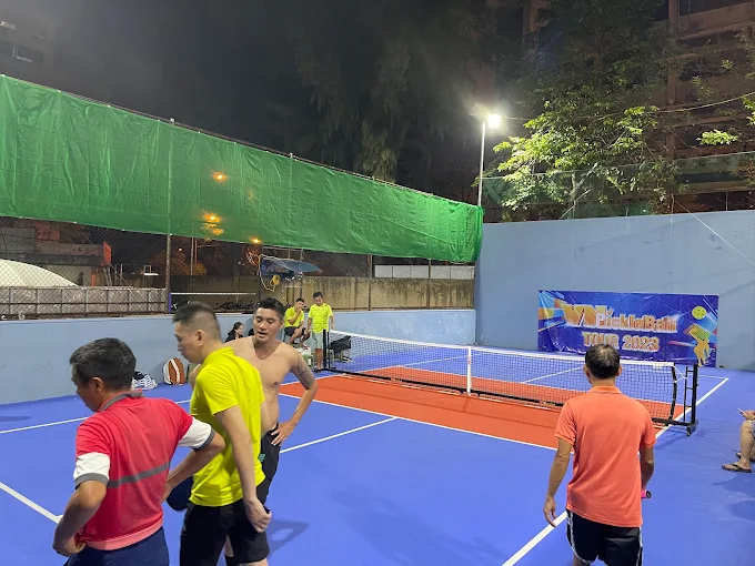 Sân pickleball Bách Khoa ngoài trời