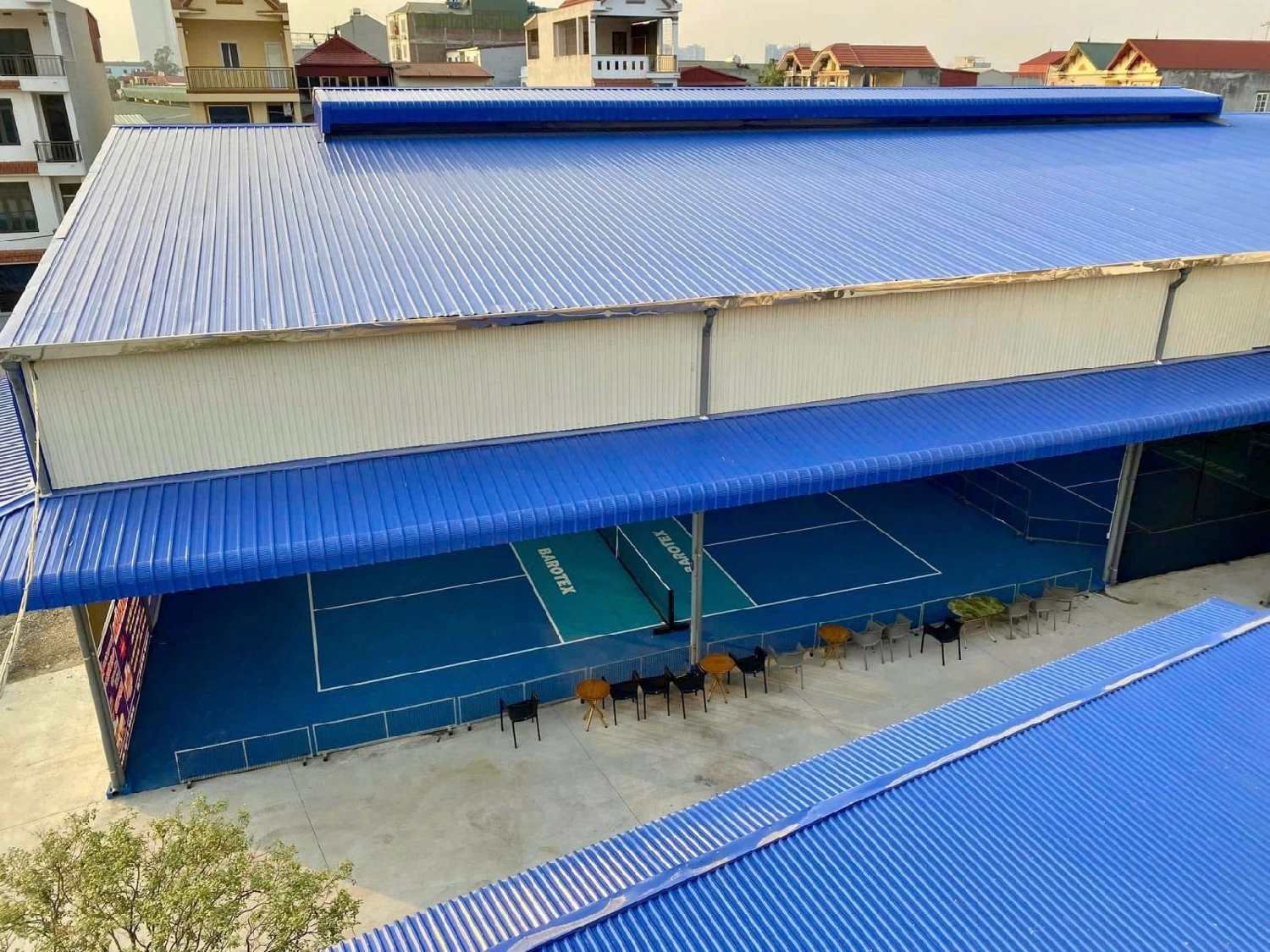 Hệ thống mái tại sân barotex pickleball