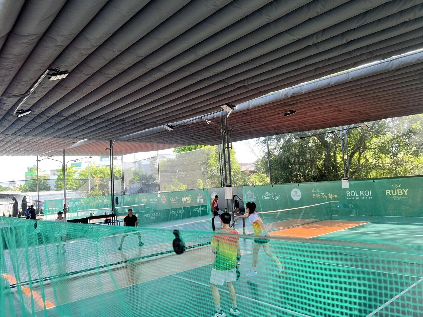 Các dịch vụ tiện ích của sân Pickleball Bol