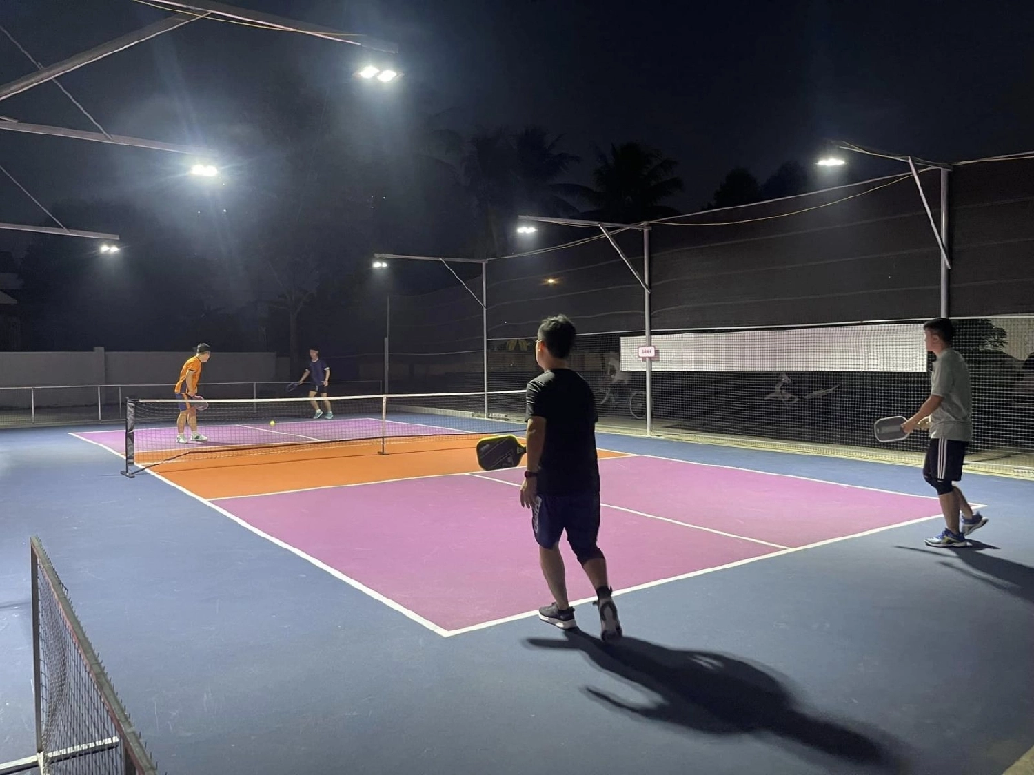 Các dịch vụ tiện ích của sân Pickleball Bút Sơn