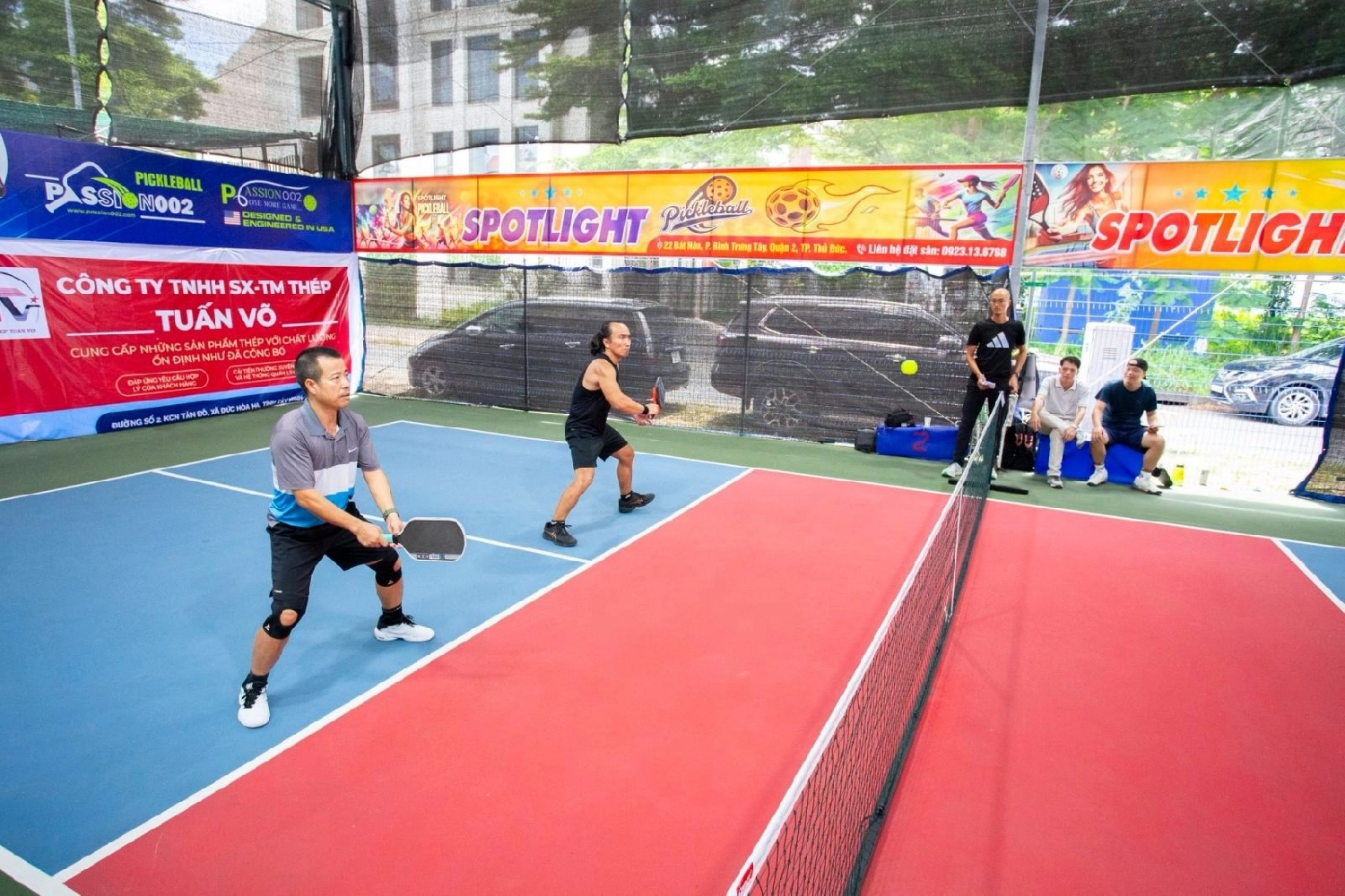Tại sân Spotlight Pickleball có cho thuê máy bắn bóng