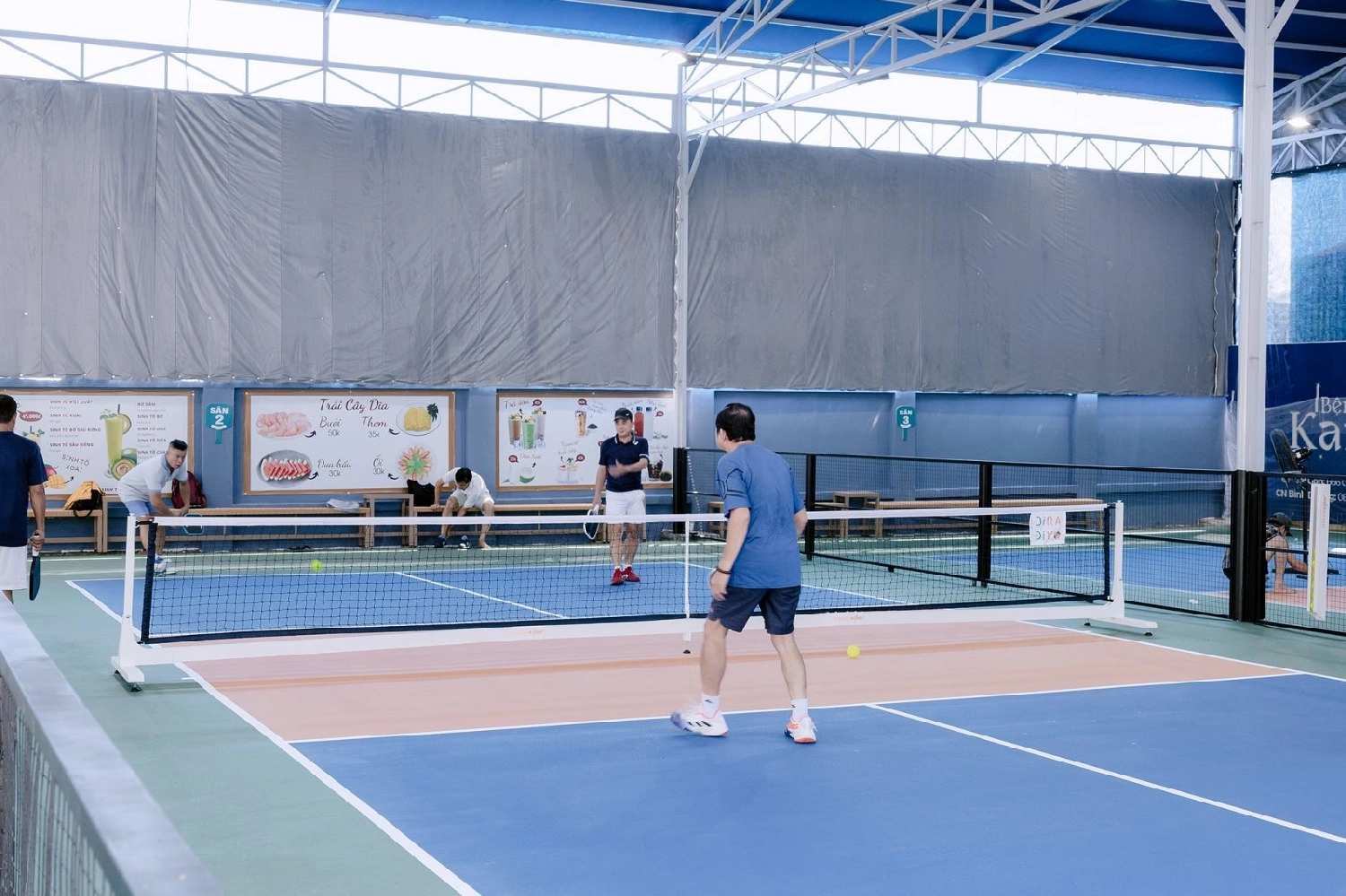 Các dịch vụ tiện ích của sân Pickleball Cơm Niêu Mỹ Phước 3