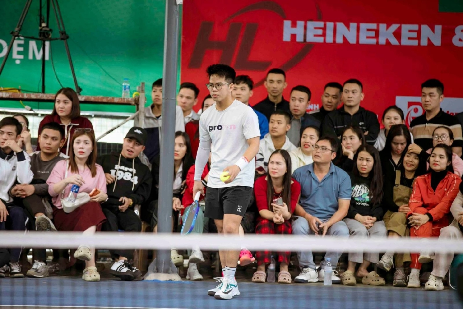 Huỳnh Anh tại sân pickleball cửa lò