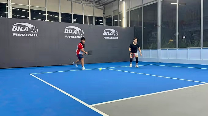 Sân pickleball có mái che Dila Đà Lạt