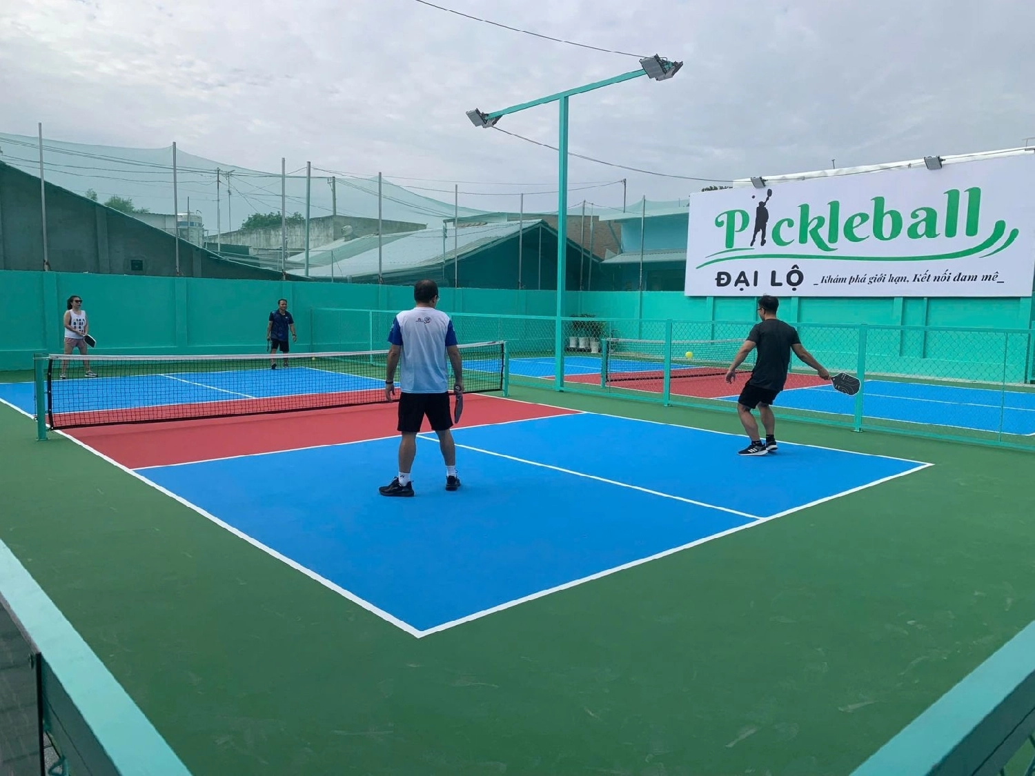 Các dịch vụ tiện ích của sân Pickleball Đại Lộ