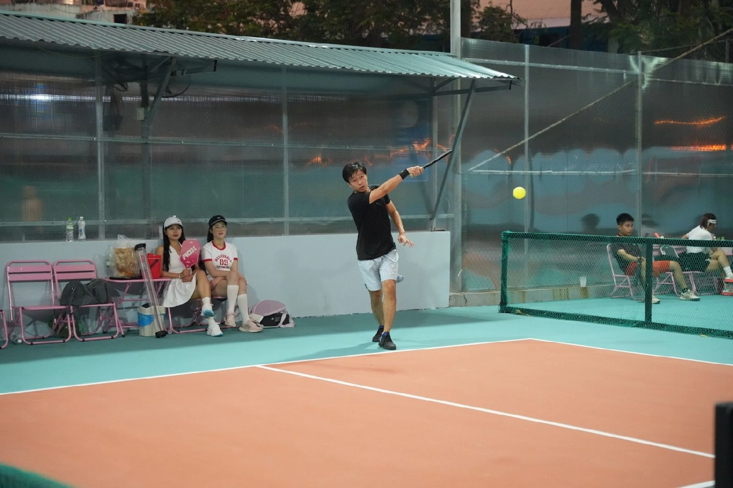 Các dịch vụ tiện ích của sân Pickleball Định Công