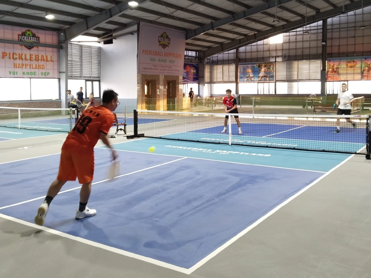 Các dịch vụ tiện ích của sân Pickleball Happyland Việt Trì