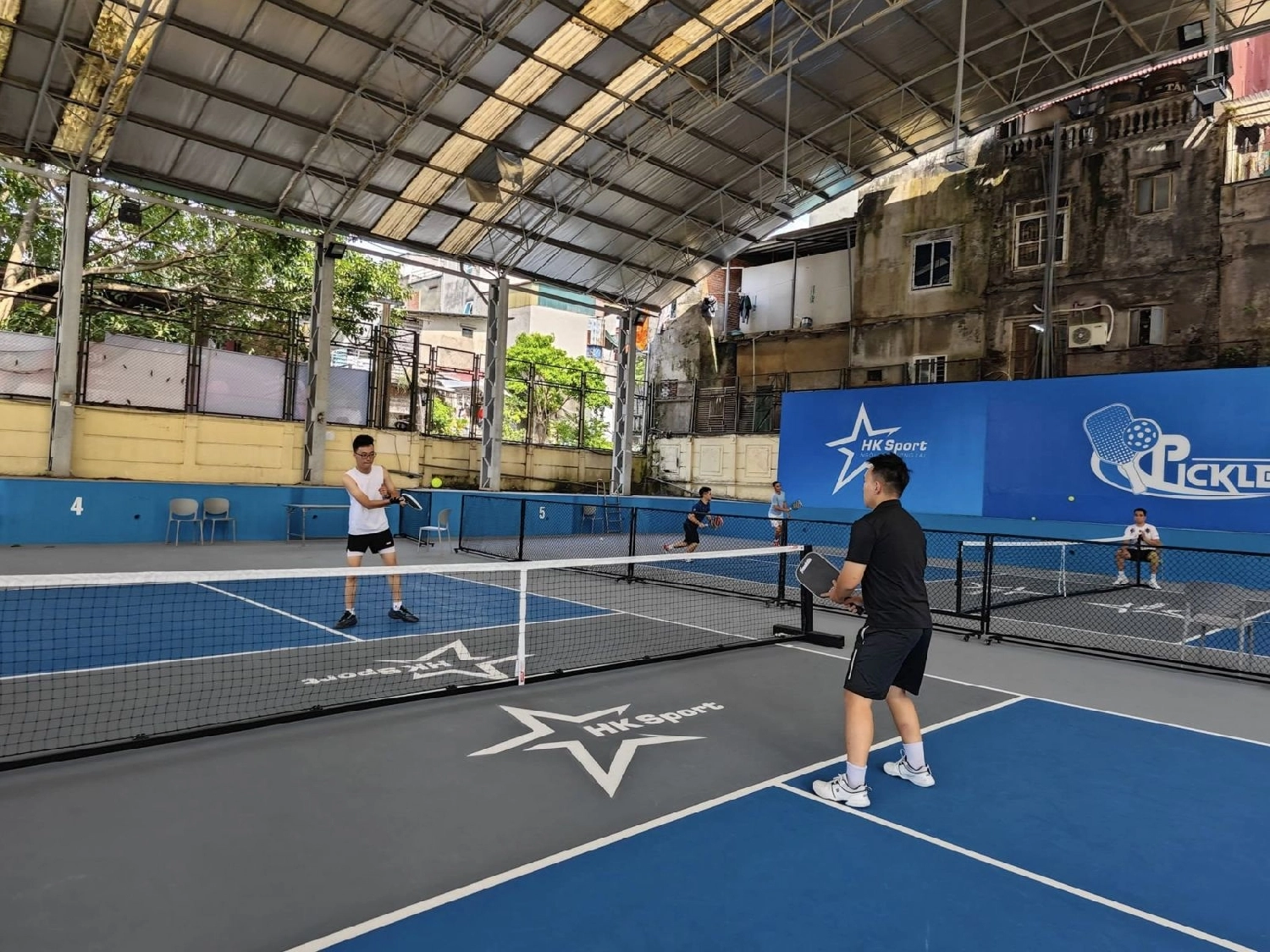 Các dịch vụ tiện ích của sân Pickleball HK Sport