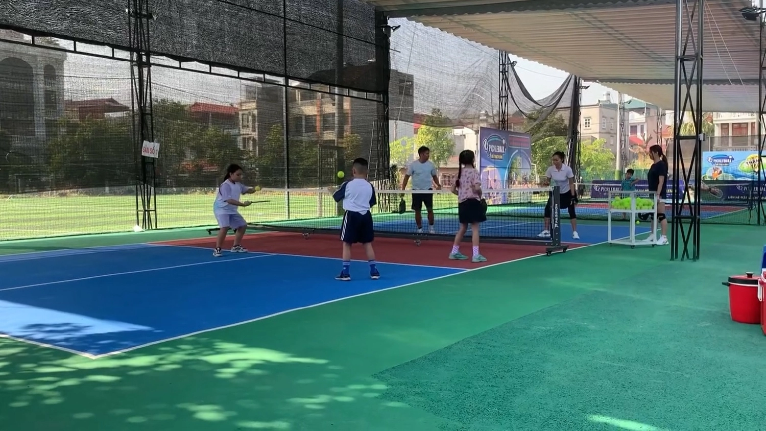 Các dịch vụ tiện ích của sân Pickleball Hồ Thạch Bàn