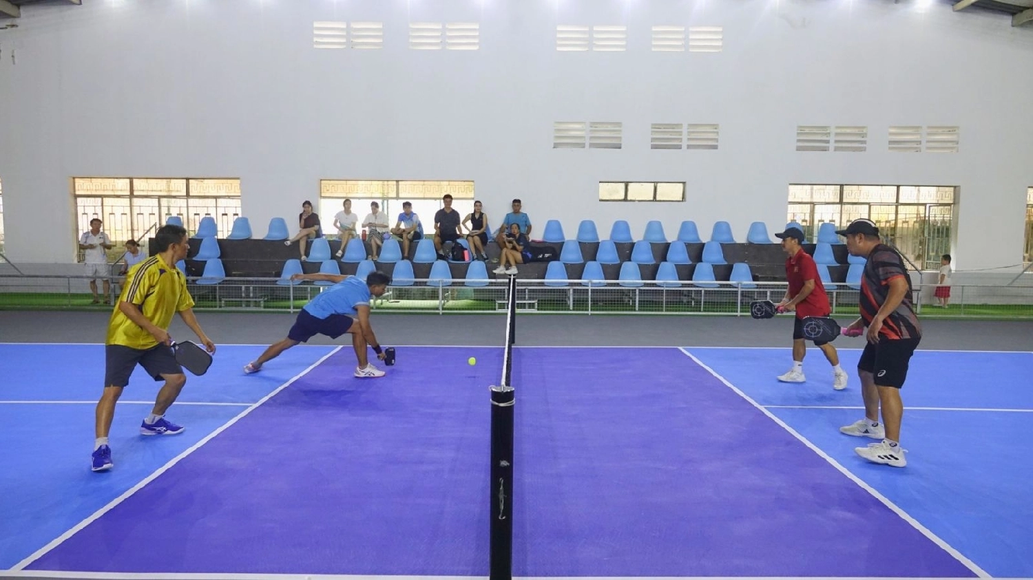 Các dịch vụ tiện ích của sân Pickleball Hoàng Gia