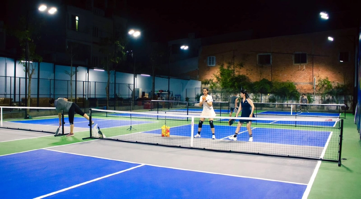 Các dịch vụ tiện ích của sân Pickleball Hoàng Quân