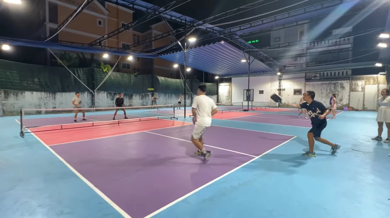 Các dịch vụ tiện ích của sân Pickleball Hot Kitchen