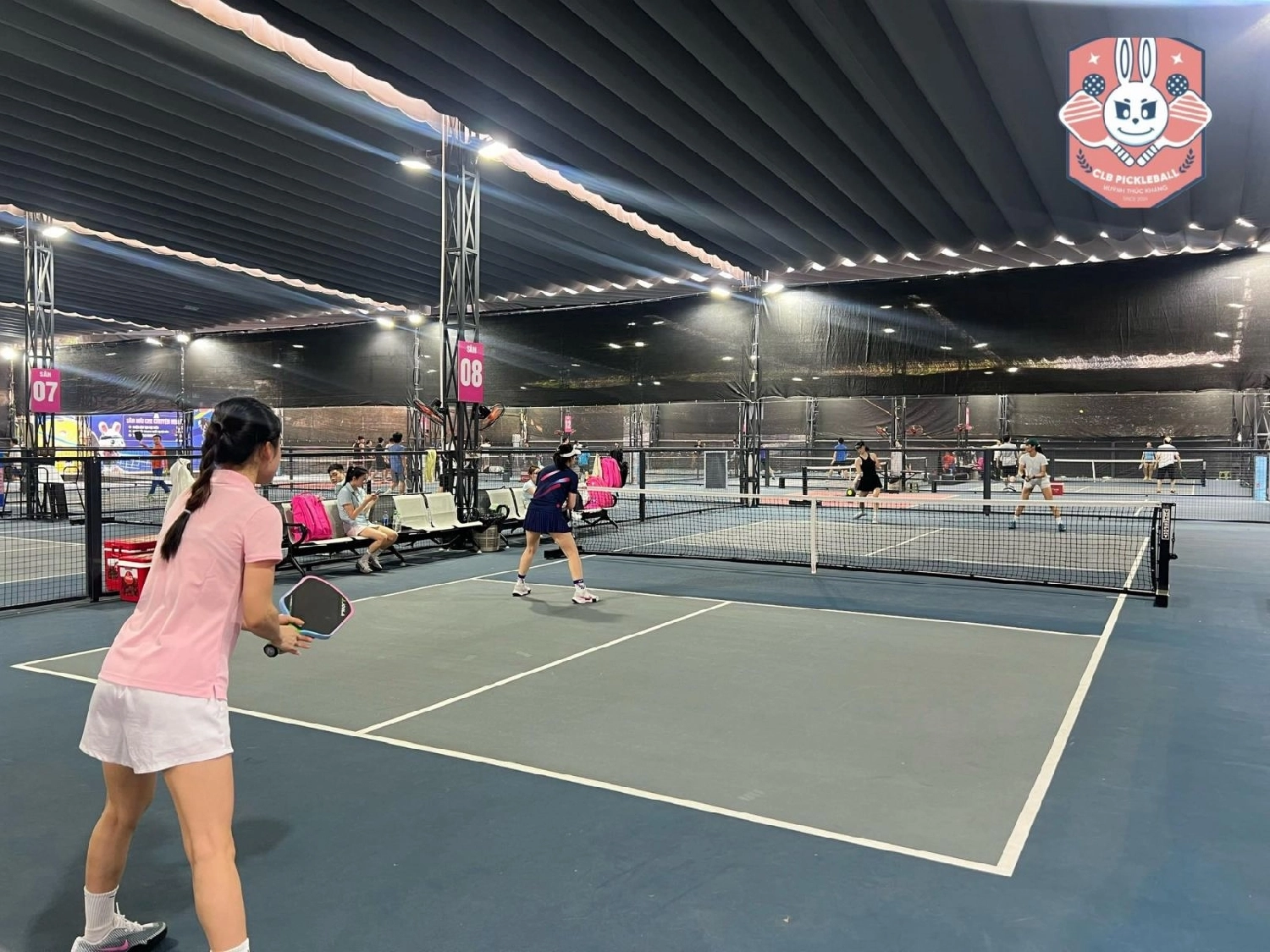 Mặt sân pickleball Huỳnh Thúc Kháng