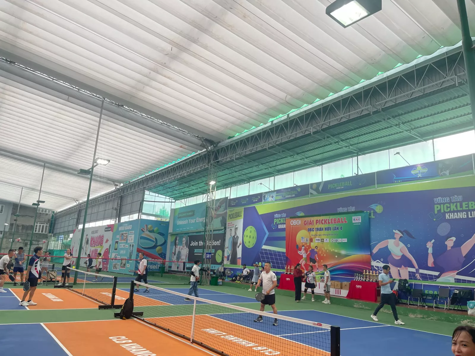 Không gian sân thoáng mát tại sân pickleball khang linh vũng tàu