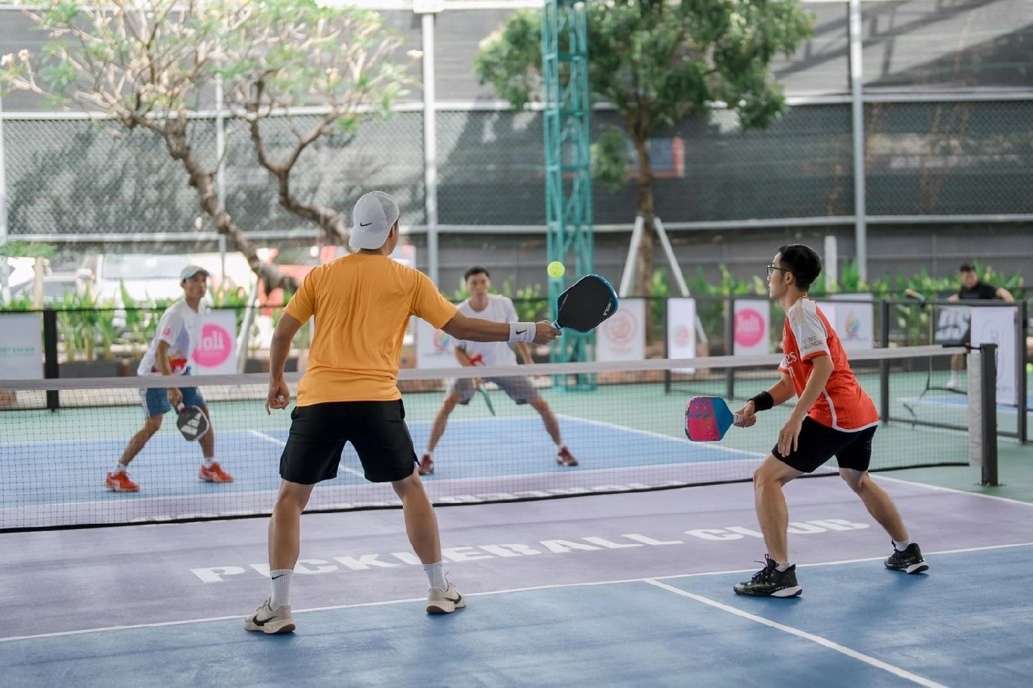 Các dịch vụ tiện ích của sân Pickleball Kim Anh