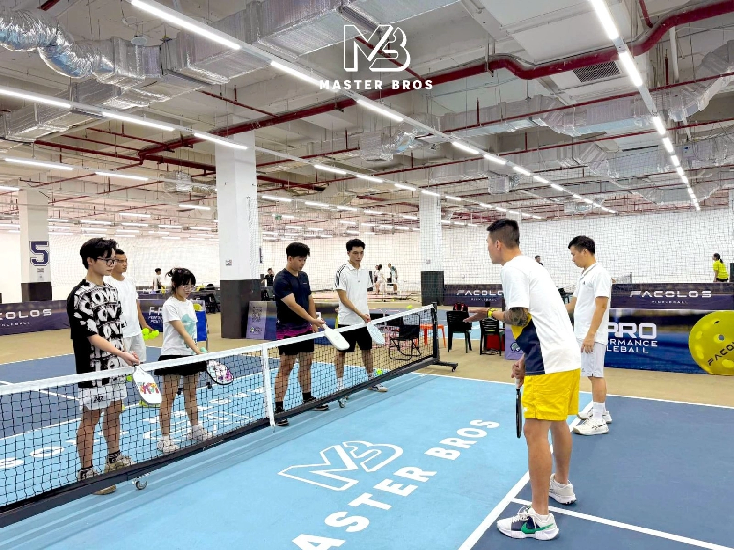 Các dịch vụ tiện ích của sân Pickleball Master Bros